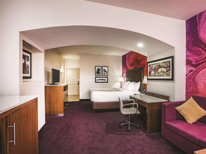 La Quinta By Wyndham Chambersburg Hotel Exterior photo