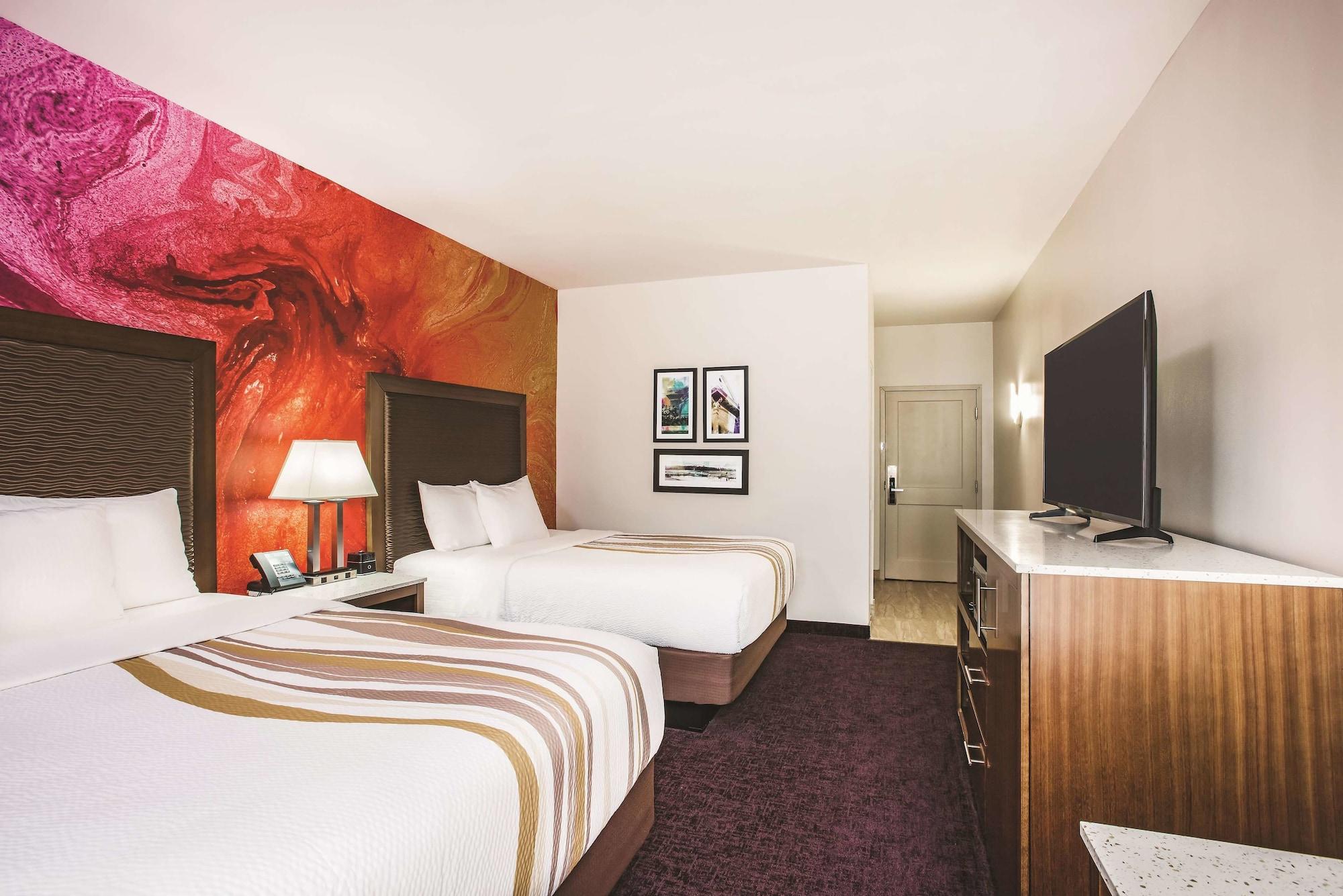 La Quinta By Wyndham Chambersburg Hotel Exterior photo