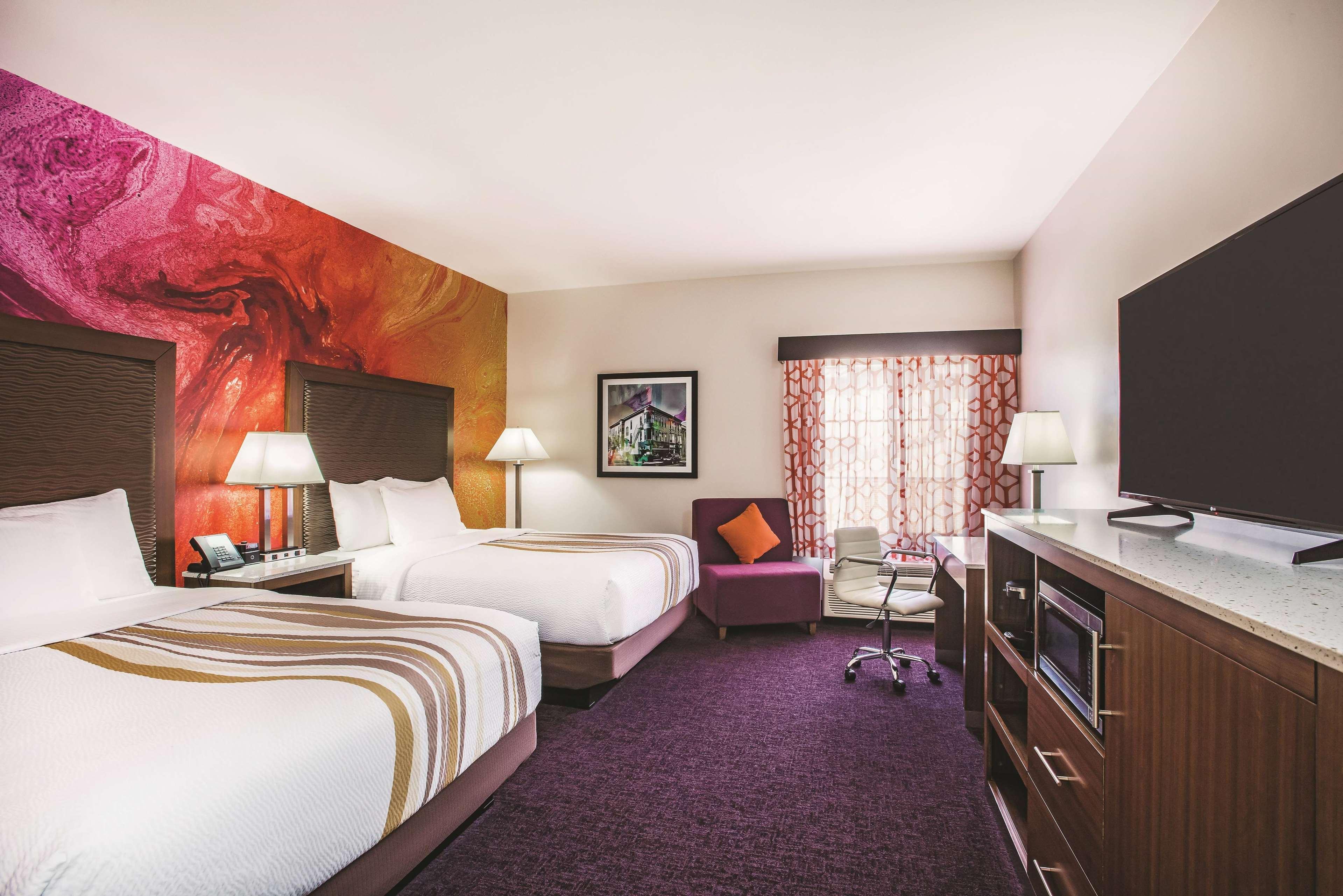 La Quinta By Wyndham Chambersburg Hotel Exterior photo