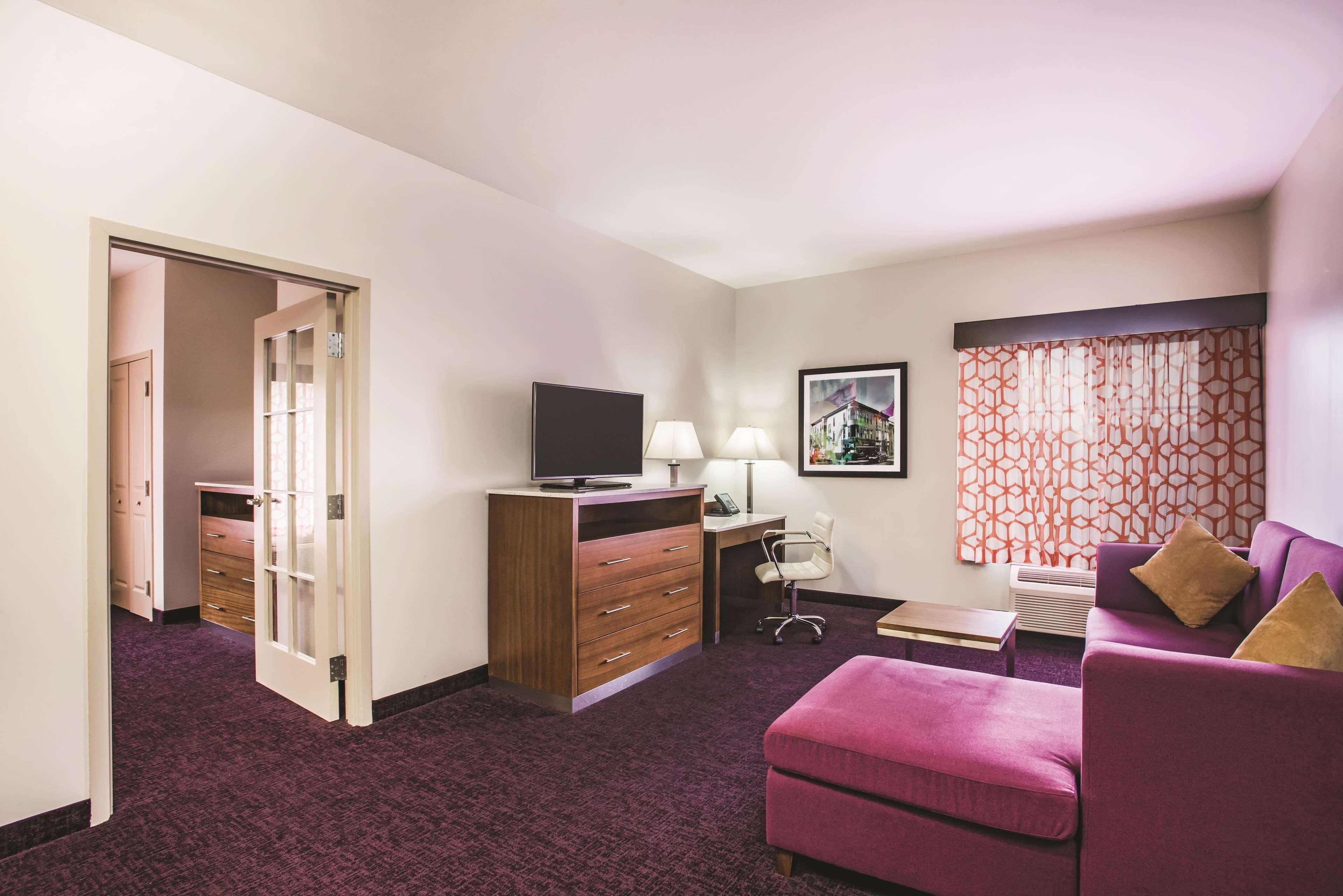La Quinta By Wyndham Chambersburg Hotel Exterior photo