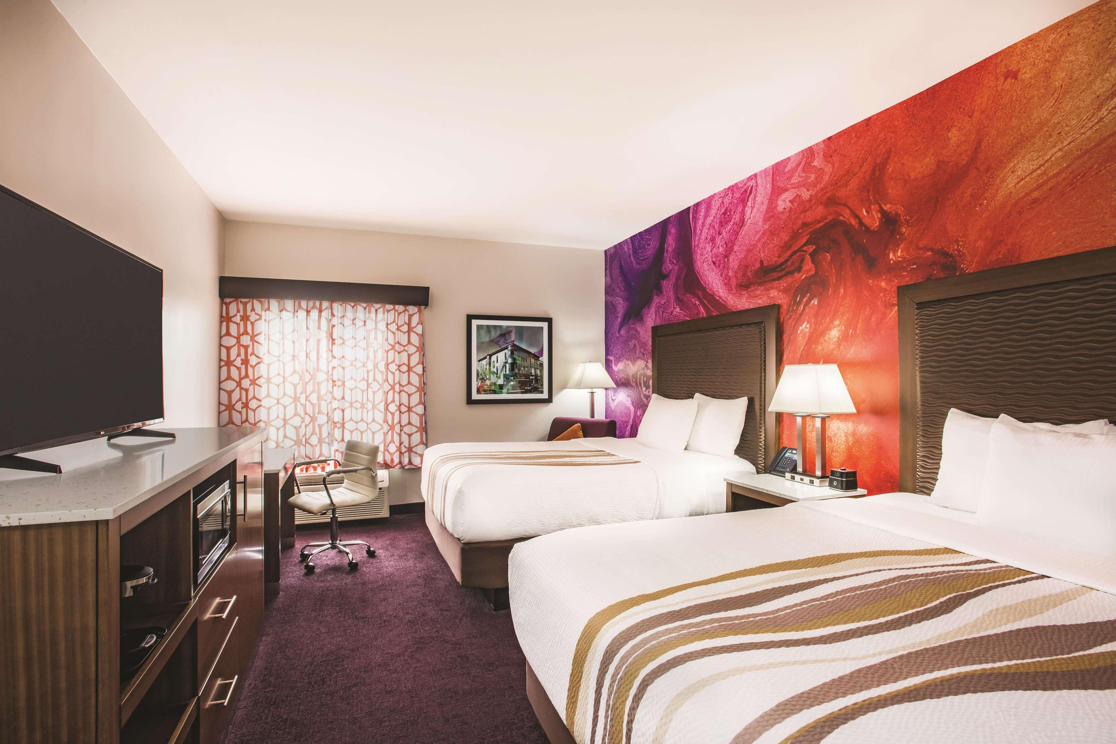 La Quinta By Wyndham Chambersburg Hotel Exterior photo