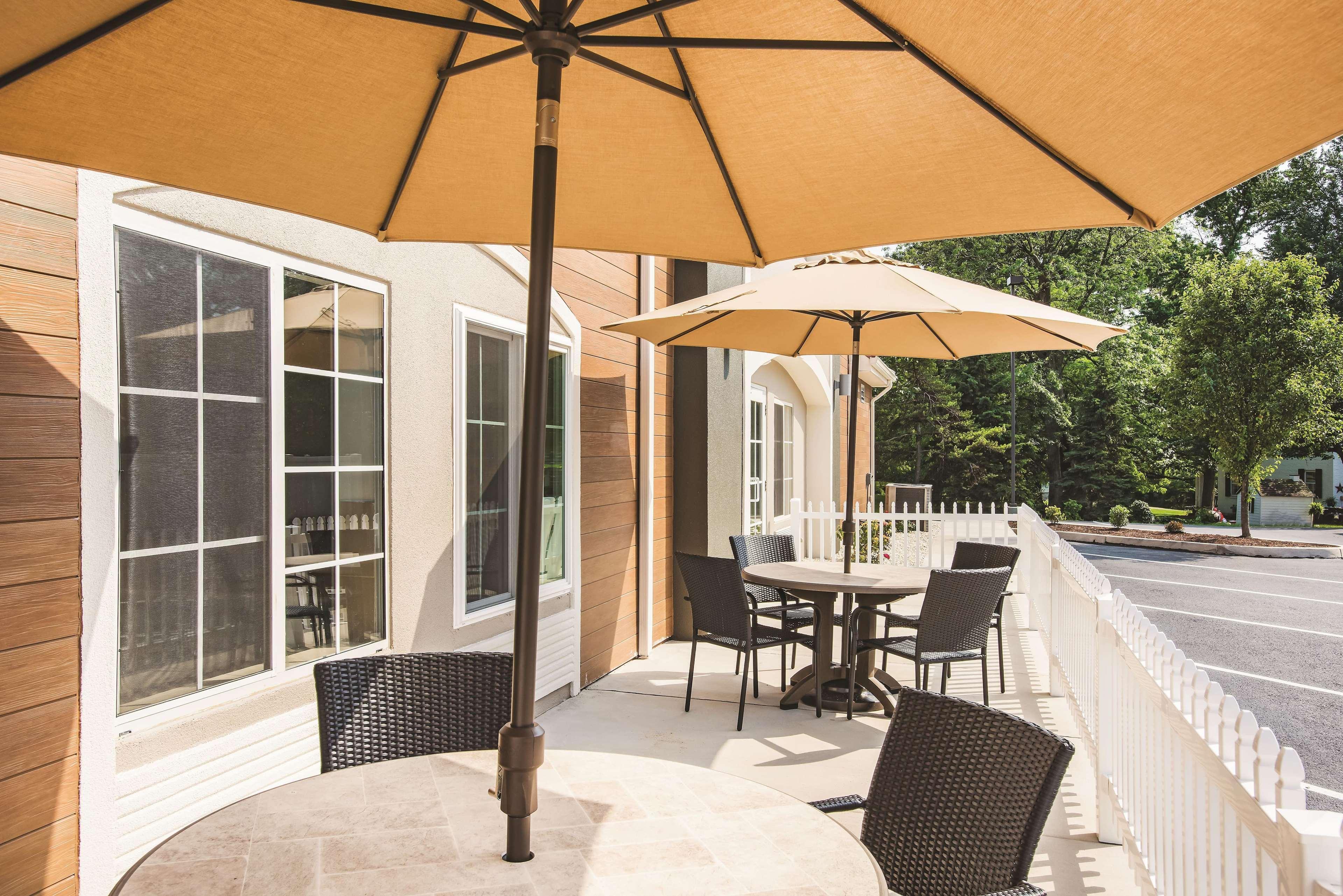 La Quinta By Wyndham Chambersburg Hotel Exterior photo