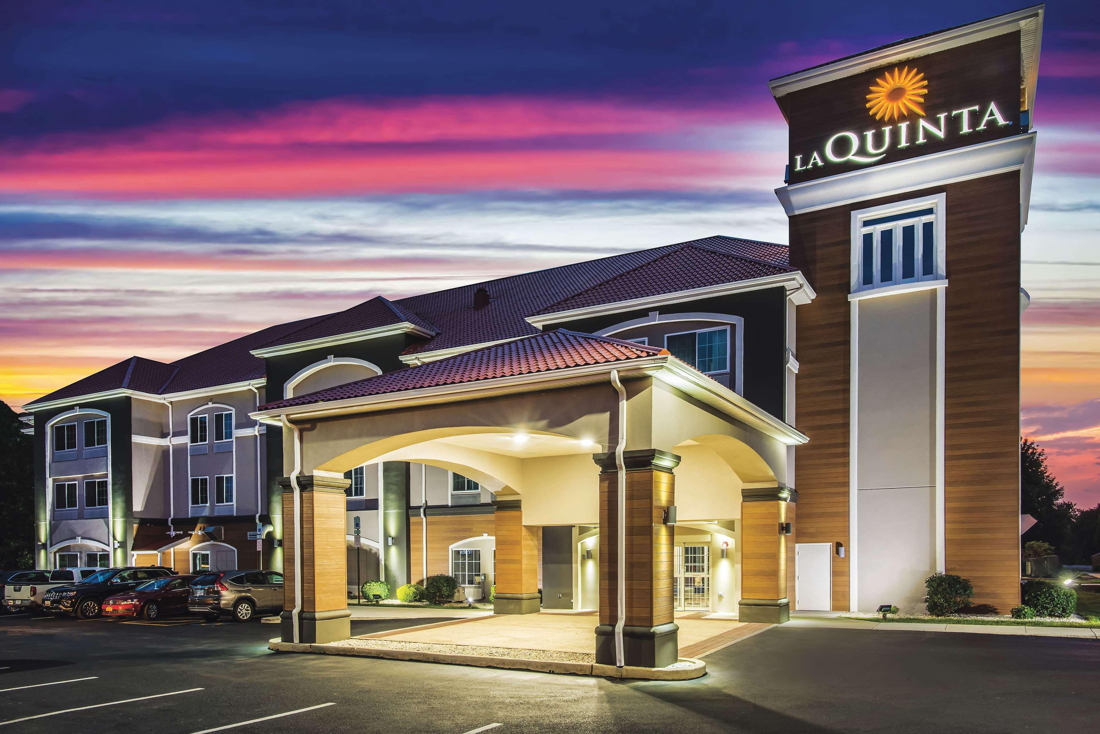 La Quinta By Wyndham Chambersburg Hotel Exterior photo