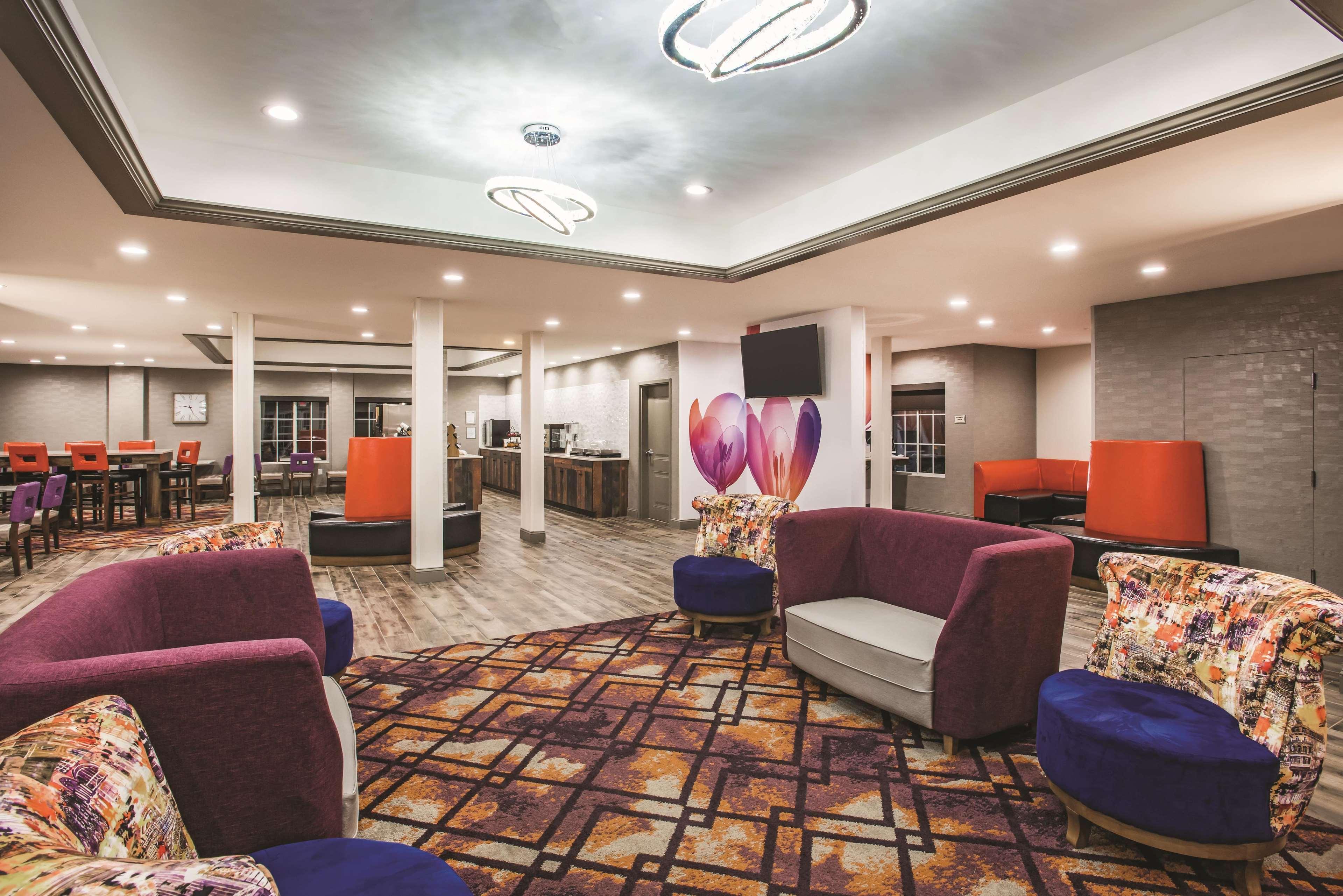 La Quinta By Wyndham Chambersburg Hotel Exterior photo