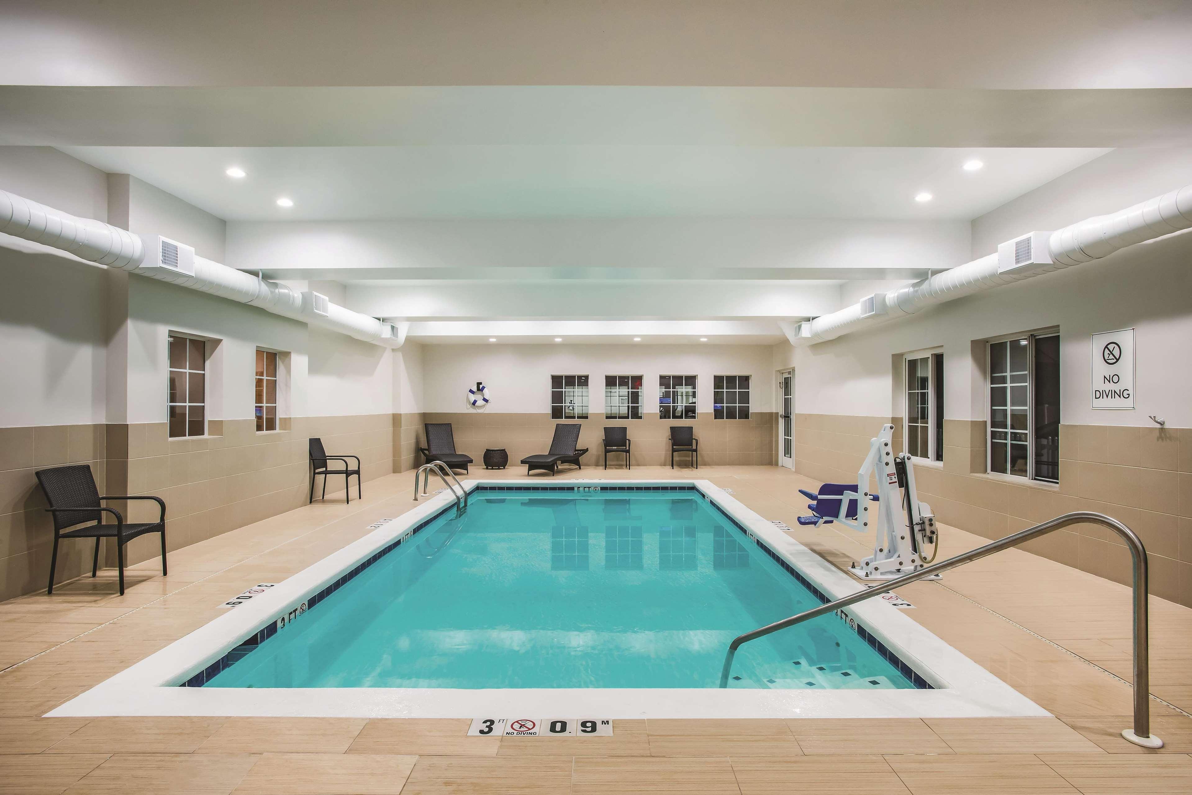 La Quinta By Wyndham Chambersburg Hotel Exterior photo