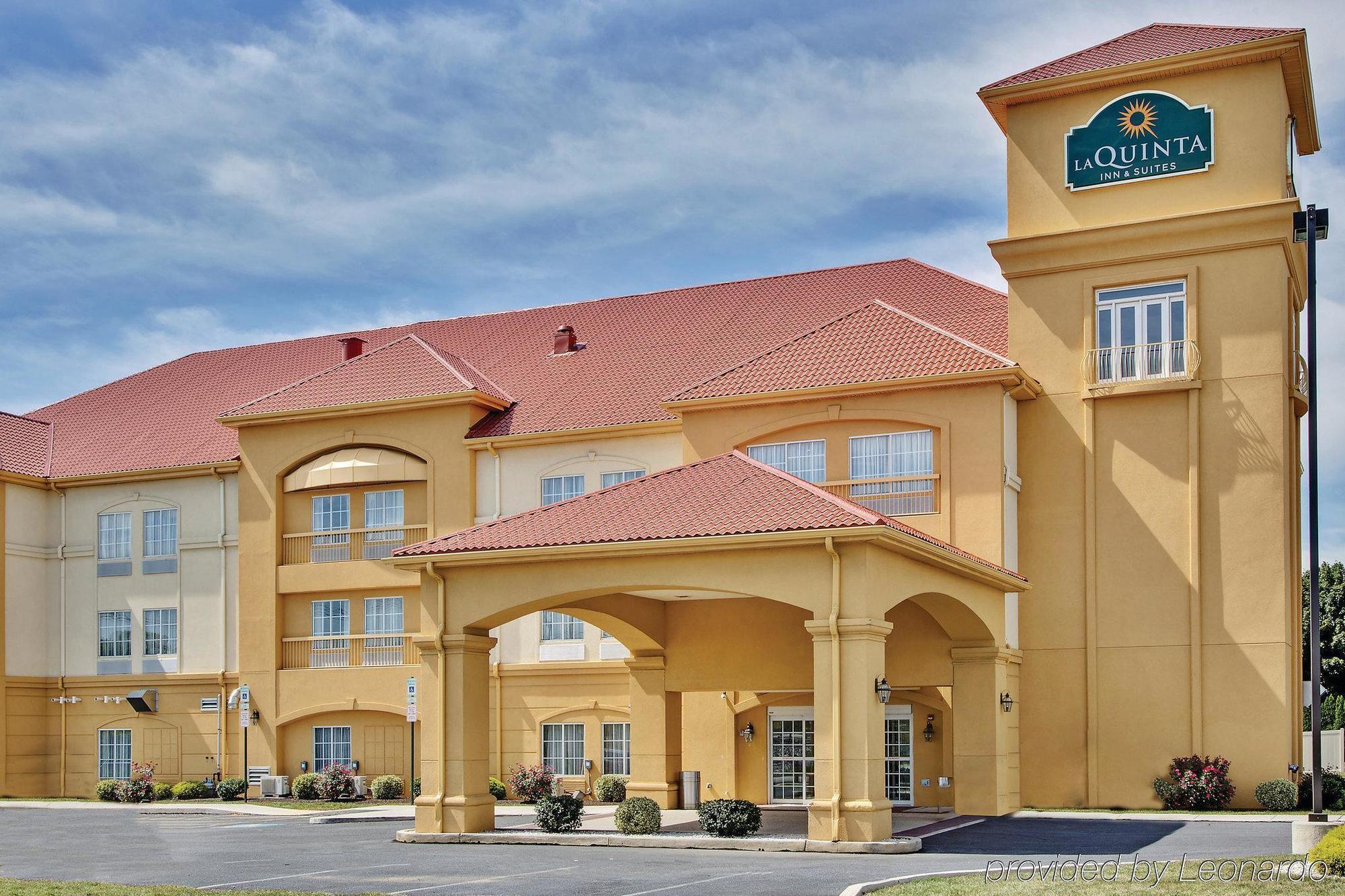 La Quinta By Wyndham Chambersburg Hotel Exterior photo
