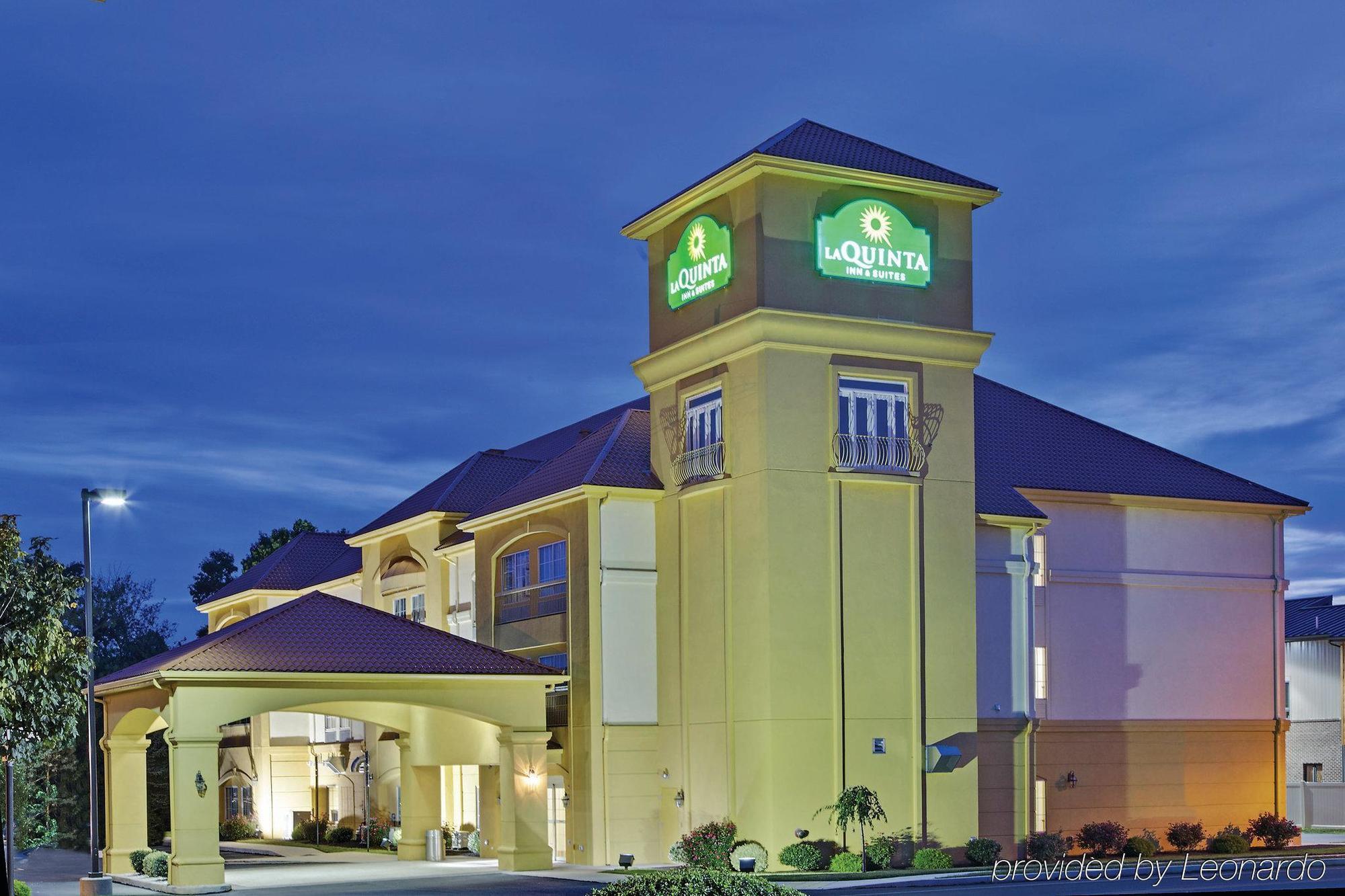 La Quinta By Wyndham Chambersburg Hotel Exterior photo