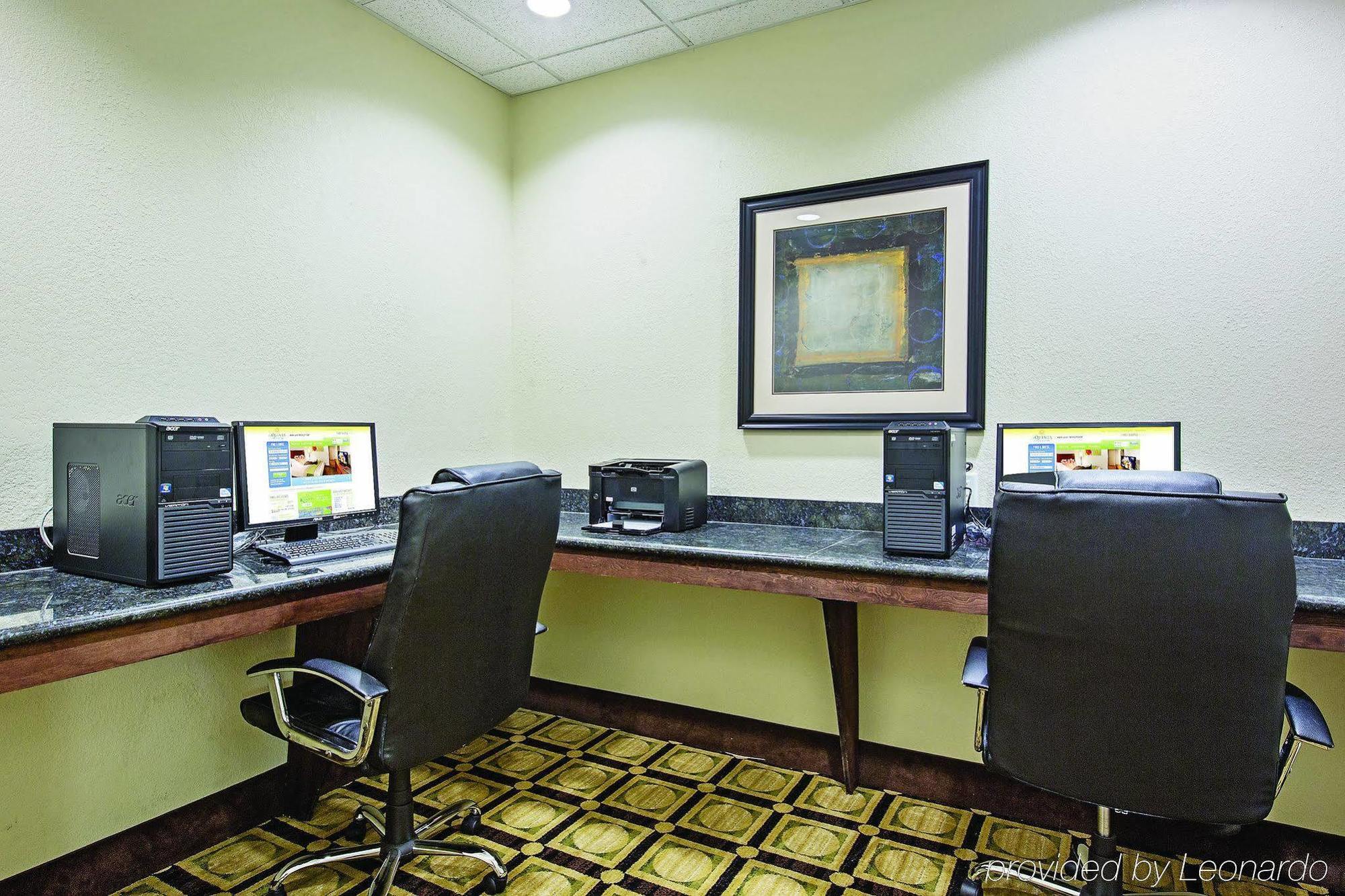 La Quinta By Wyndham Chambersburg Hotel Exterior photo