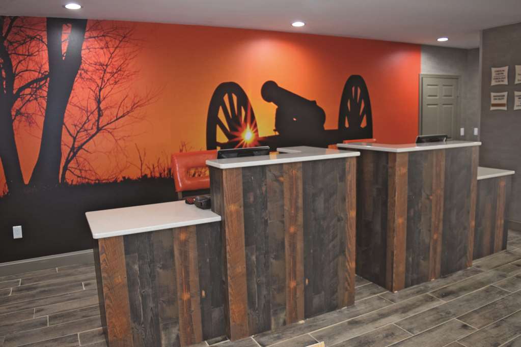 La Quinta By Wyndham Chambersburg Hotel Interior photo