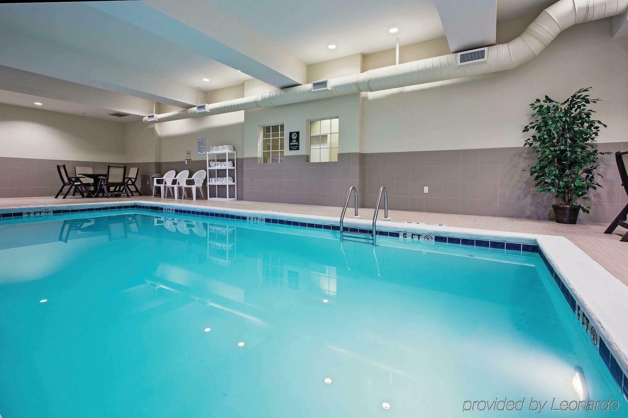La Quinta By Wyndham Chambersburg Hotel Exterior photo